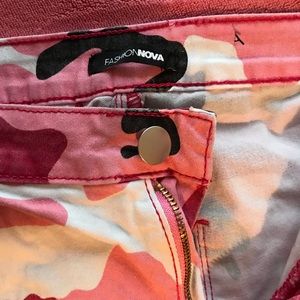 FashionNova Woman’s Pants 👖